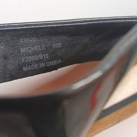 Love Poppy Women's Flip Flop Sandals - Picture 4 of 8